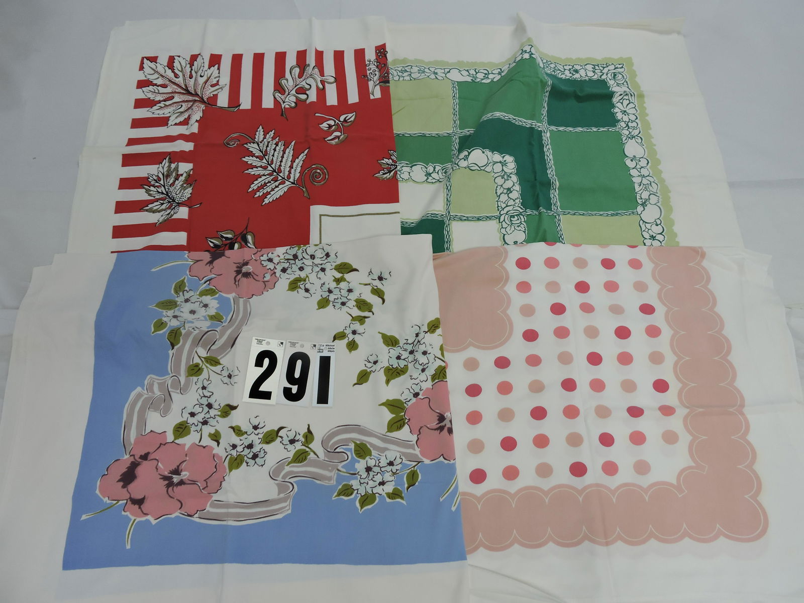 Lot of 4 vintage tablecloths (1 of 1)