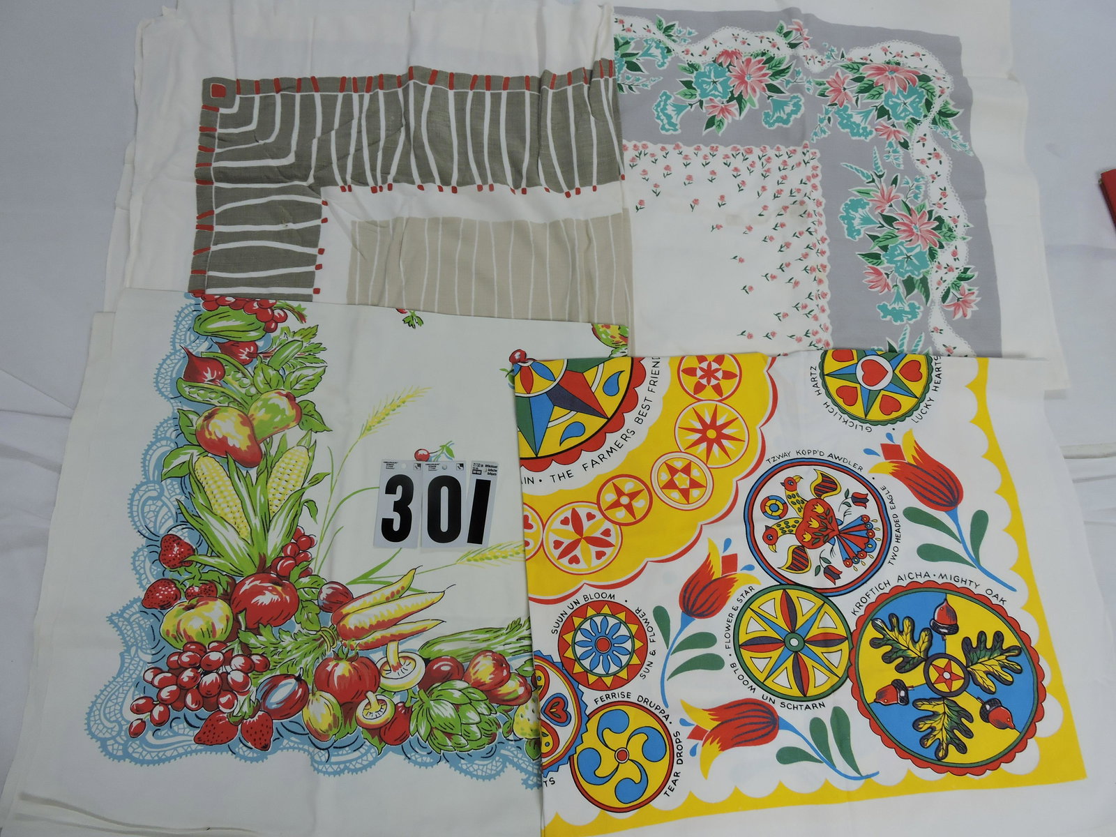 Lot of 4 vintage tablecloths (1 of 1)