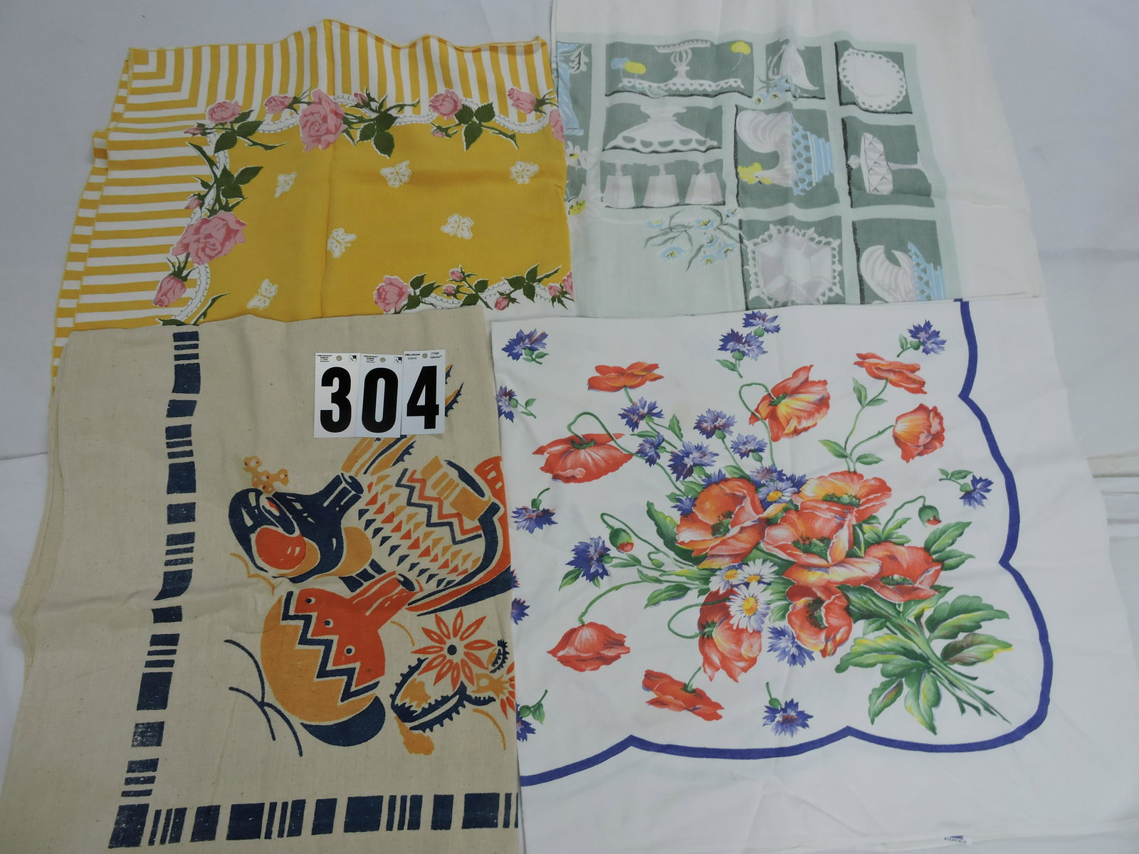 Lot of 4 vintage tablecloths (1 of 1)