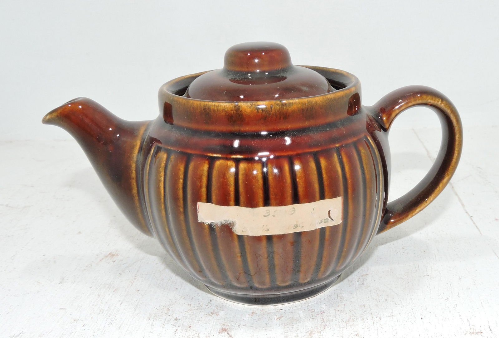 Hall China Everson ribbed sample (1 of 2)