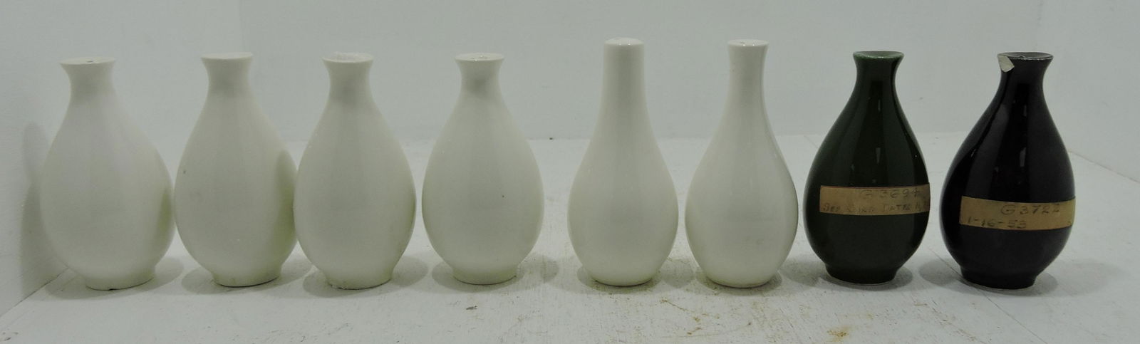 Hall China Eva Zeisel Tomorrow's: Classic lot of 8 shakers, chip to one