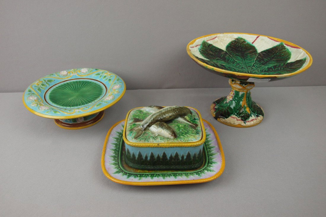 GEORGE JONES lot of 3 pieces - chestnut leaf and na: GEORGE JONES lot of 3 pieces - chestnut leaf and napkin comport, rim nick and wear AND sardine box with pink tray, turquoise box and repaired lid AND turquoise floral comport, nicks to base and rim