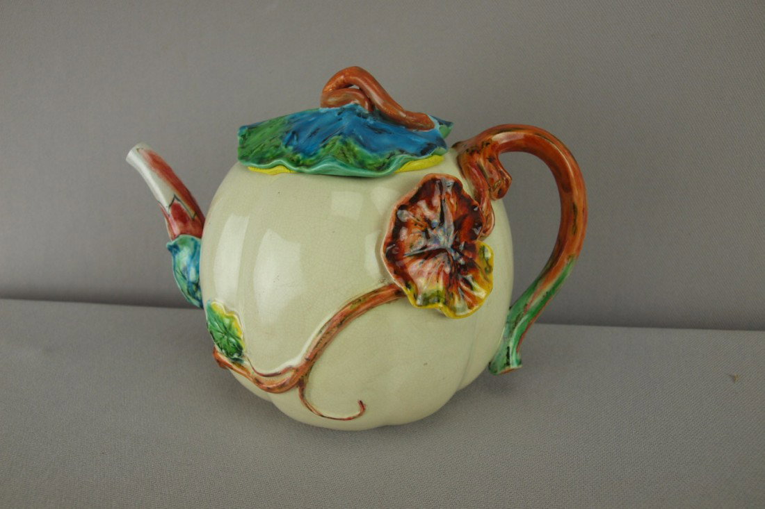 ROYAL WORCESTER melon teapot, 5 1/2", professiona: ROYAL WORCESTER melon teapot, 5 1/2", professional repair to lid