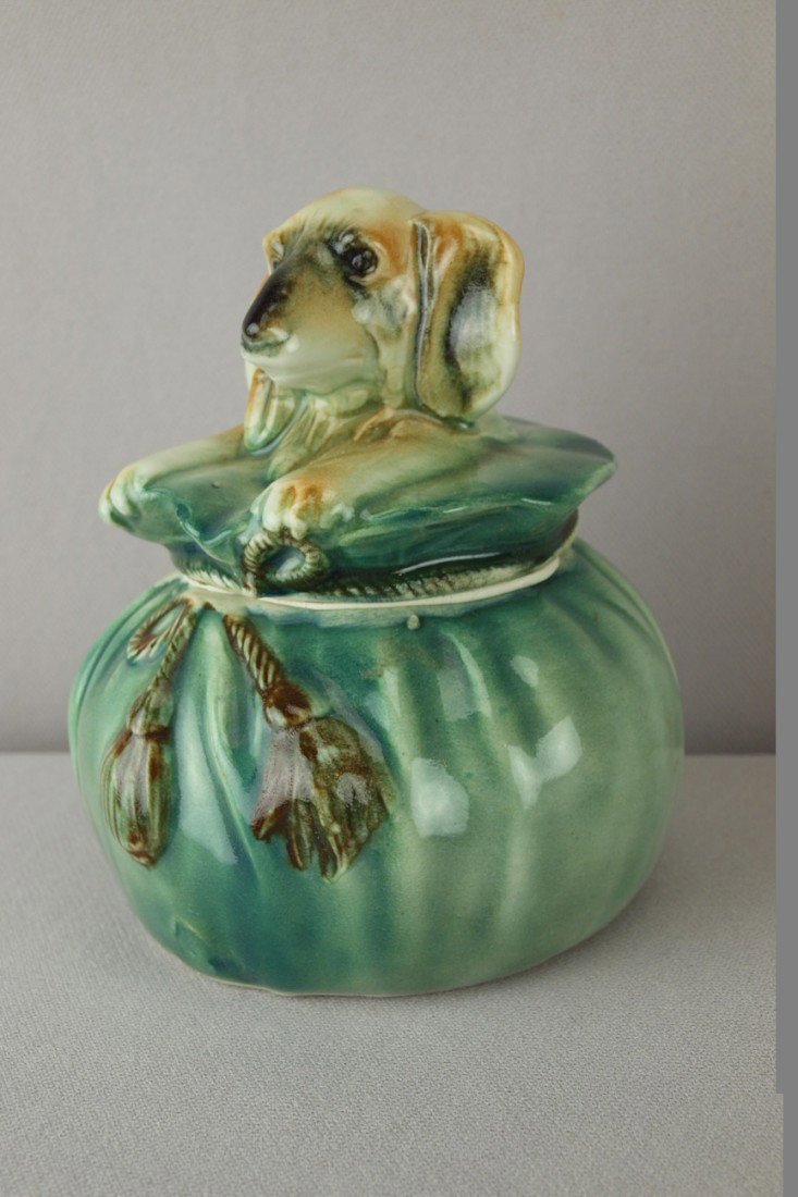 Dachsund in sack majolica humidor, 4 1/2" : Dachsund in sack majolica humidor, 4 1/2"