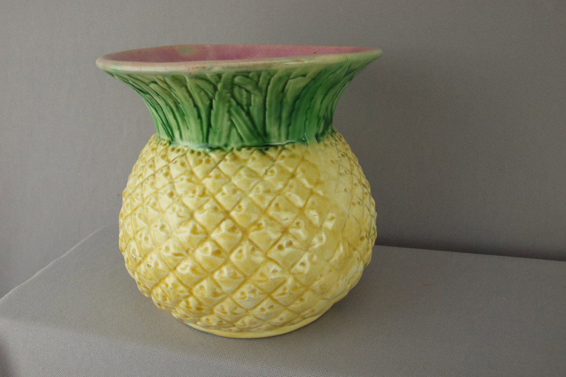ETRUSCAN pineapple spittoon, good color, 7", prof: ETRUSCAN pineapple spittoon, good color, 7", professional rim repair