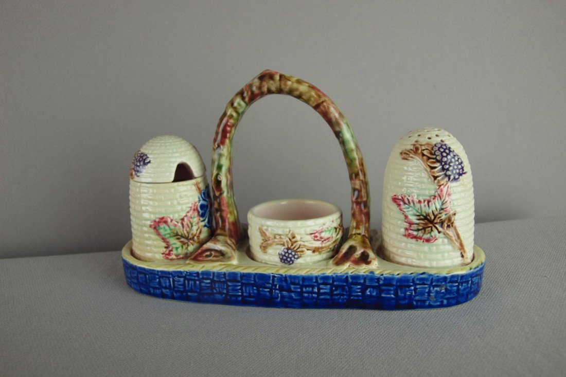 Majolica 4 piece condiment set with mustard pot, : Majolica 4 piece condiment set with mustard pot, shaker, salt cellar and holder