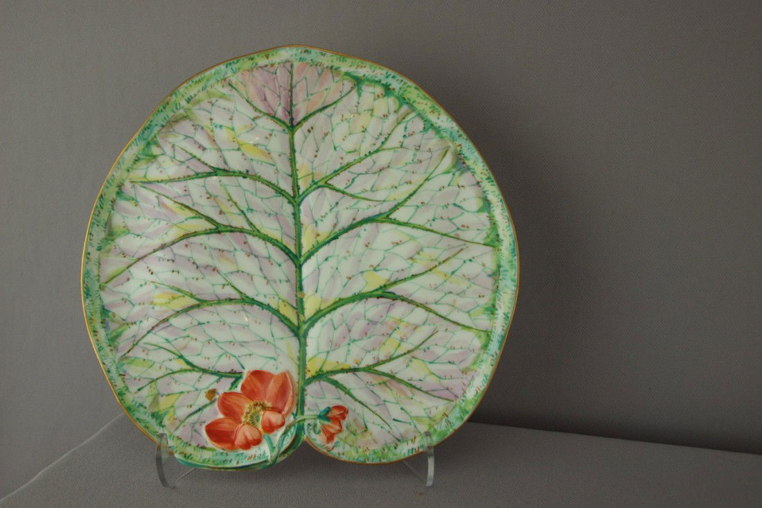 GEORGE JONES porcelain pond lily plate, 8 3/4": GEORGE JONES porcelain pond lily plate, 8 3/4"