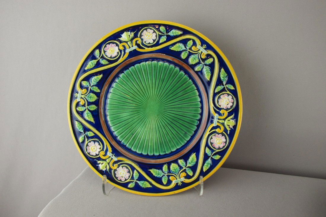 GEORGE JONES cobalt 9" plate with floral border a: GEORGE JONES cobalt 9" plate with floral border and green center, great color