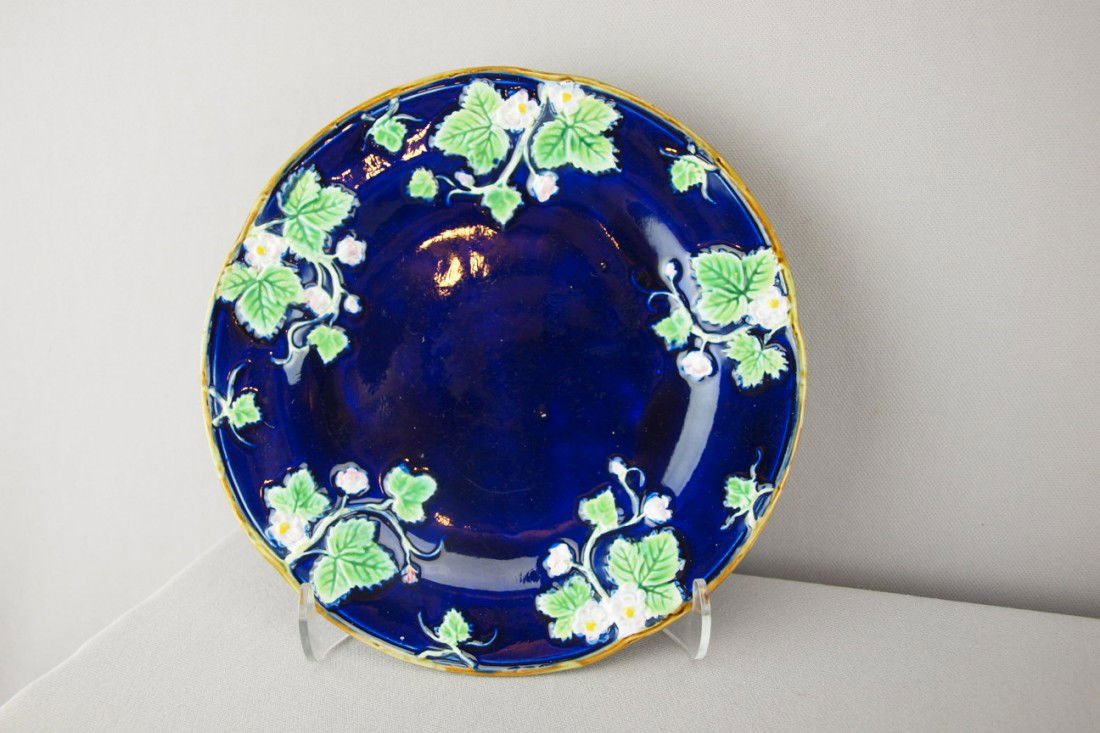 GEORGE JONES cobalt floral plate, 8 1/4": GEORGE JONES cobalt floral plate, 8 1/4"