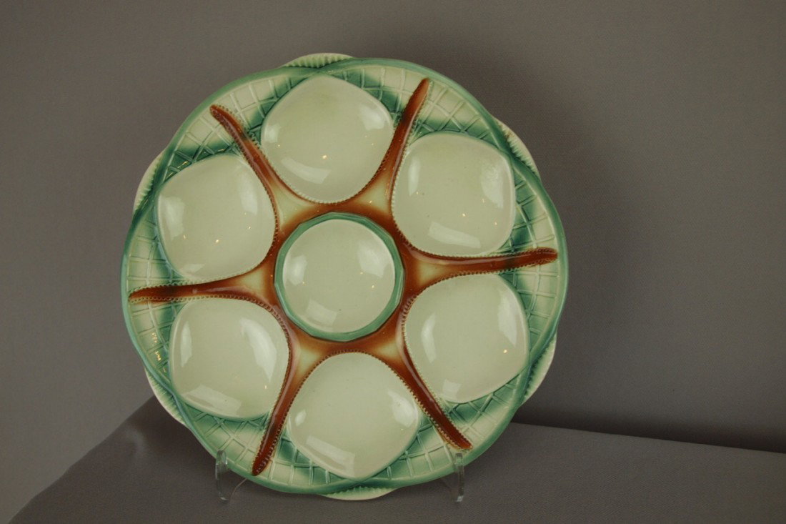 SARREGUEMINES star fish 6 well majolica oyster pl: SARREGUEMINES star fish 6 well majolica oyster plate, 9 1/2"