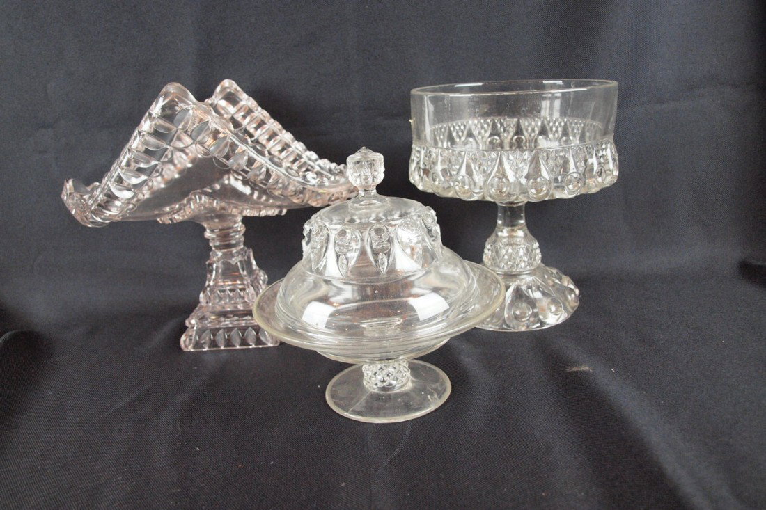 EAPG "Jacob's Tears" lot 3 pieces - pedestal banana