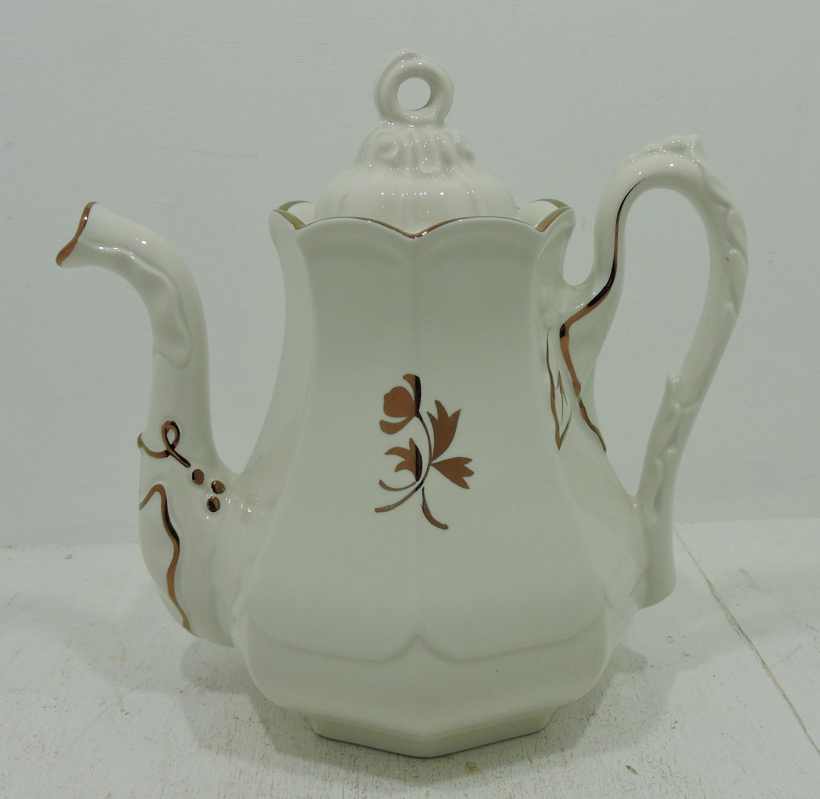Hall China Red Cliff Ironstone tea leaf (1 of 1)