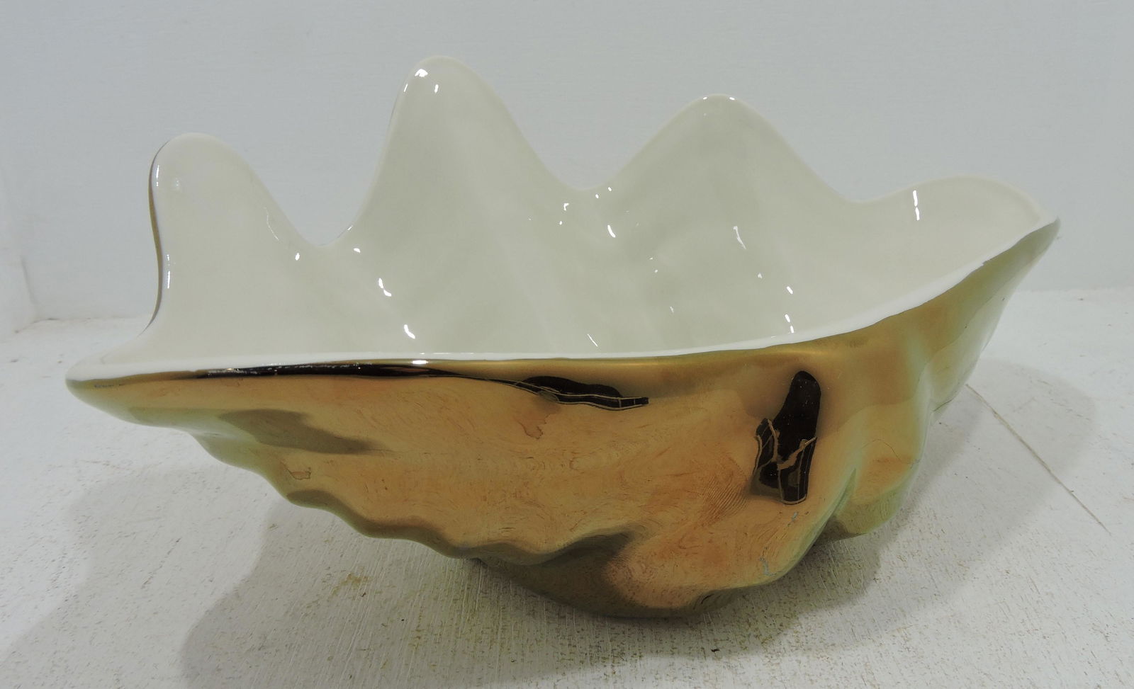 Hall China Golden Glo shell bowl Mar 09, 2023 Strawser Auction