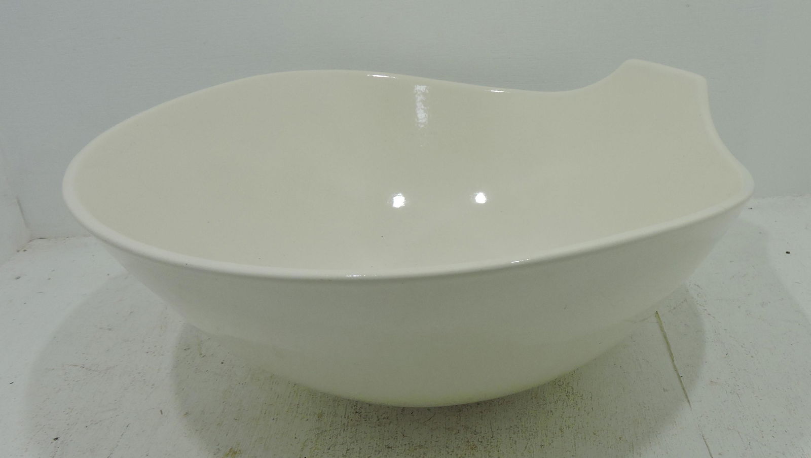 Hall China Eva Zeisel style large bowl (1 of 1)