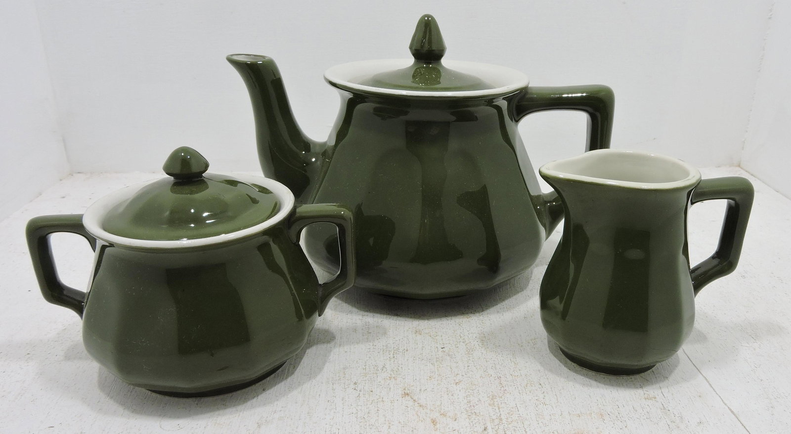 Hall China Bellevue teapot, creamer, & sugar,: green