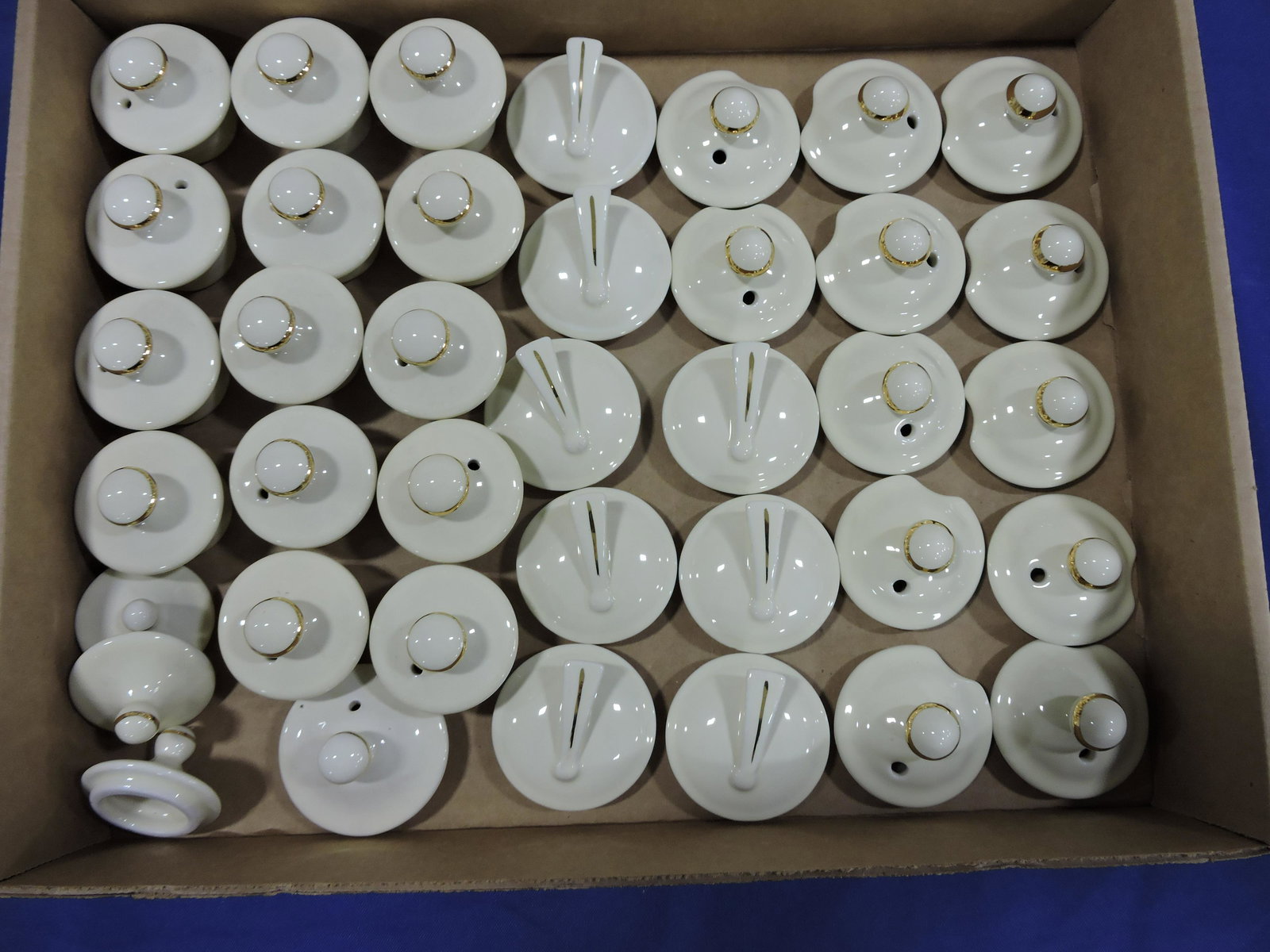 Hall China box of lids: .