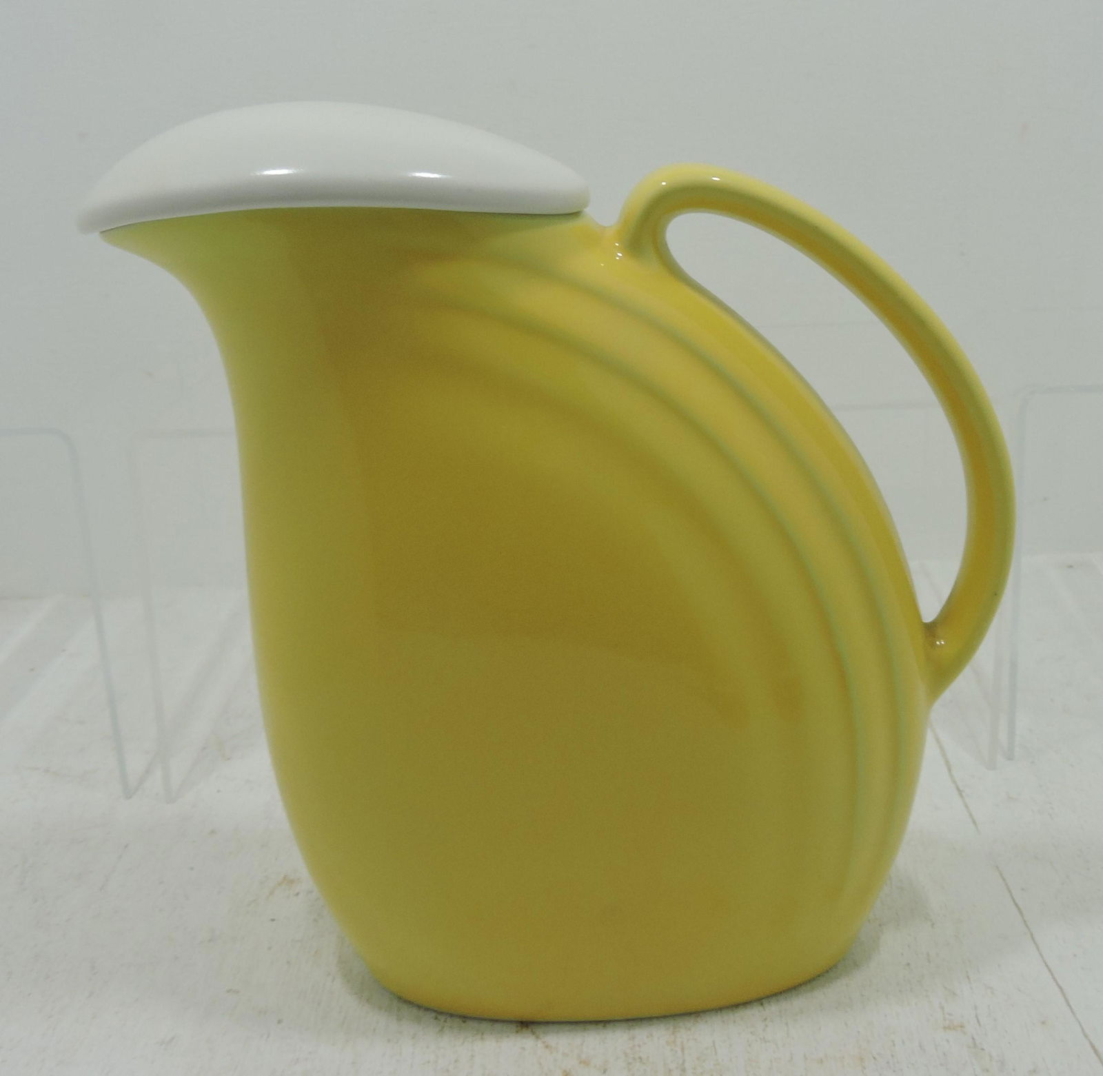 Hall China pitcher with lid (1 of 1)