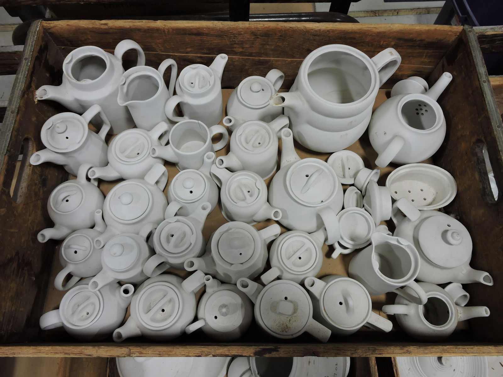 Hall China wooden dish crate with assorted (1 of 1)