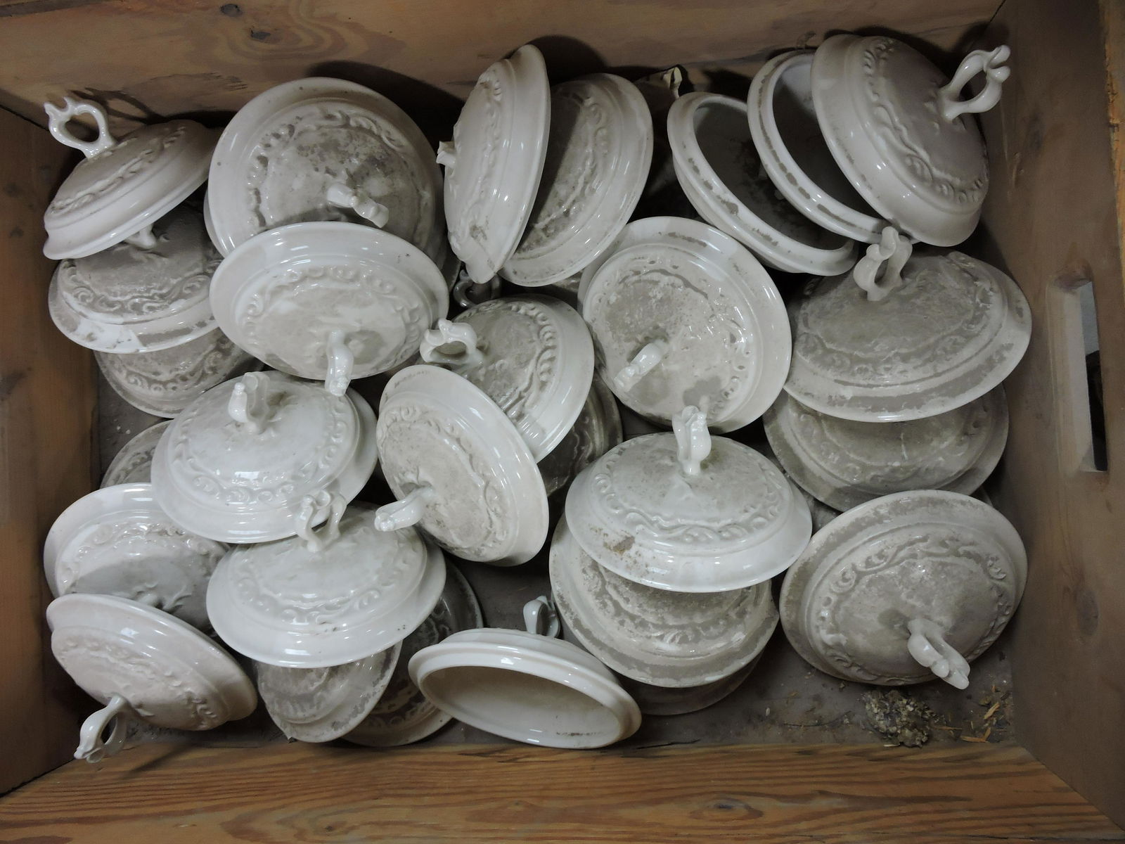 Hall China wooden dish crate with lids for (1 of 1)