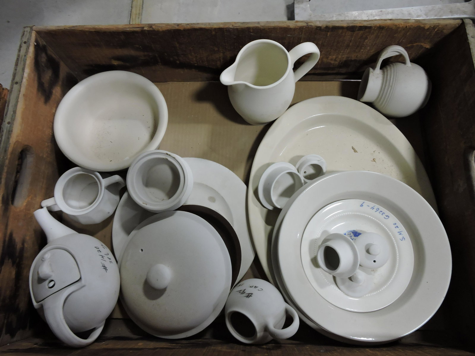 Hall China wooden dish crate with greenware: .