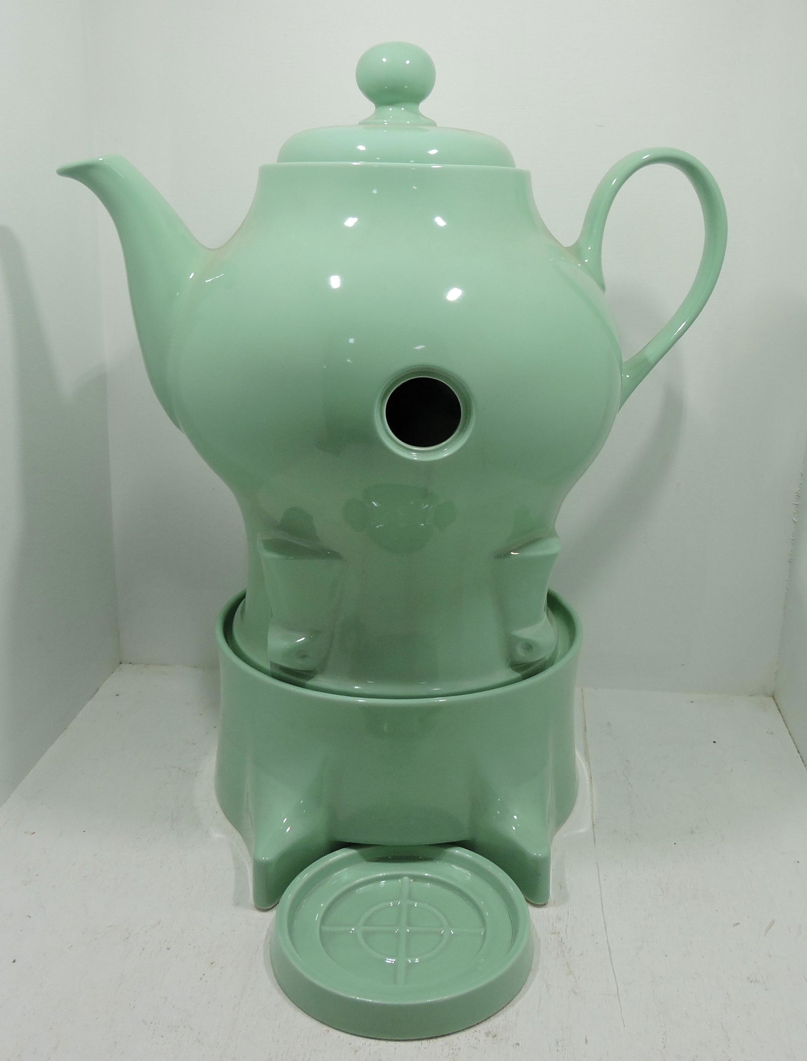 Hall China tea dispenser with a drip plate (1 of 1)