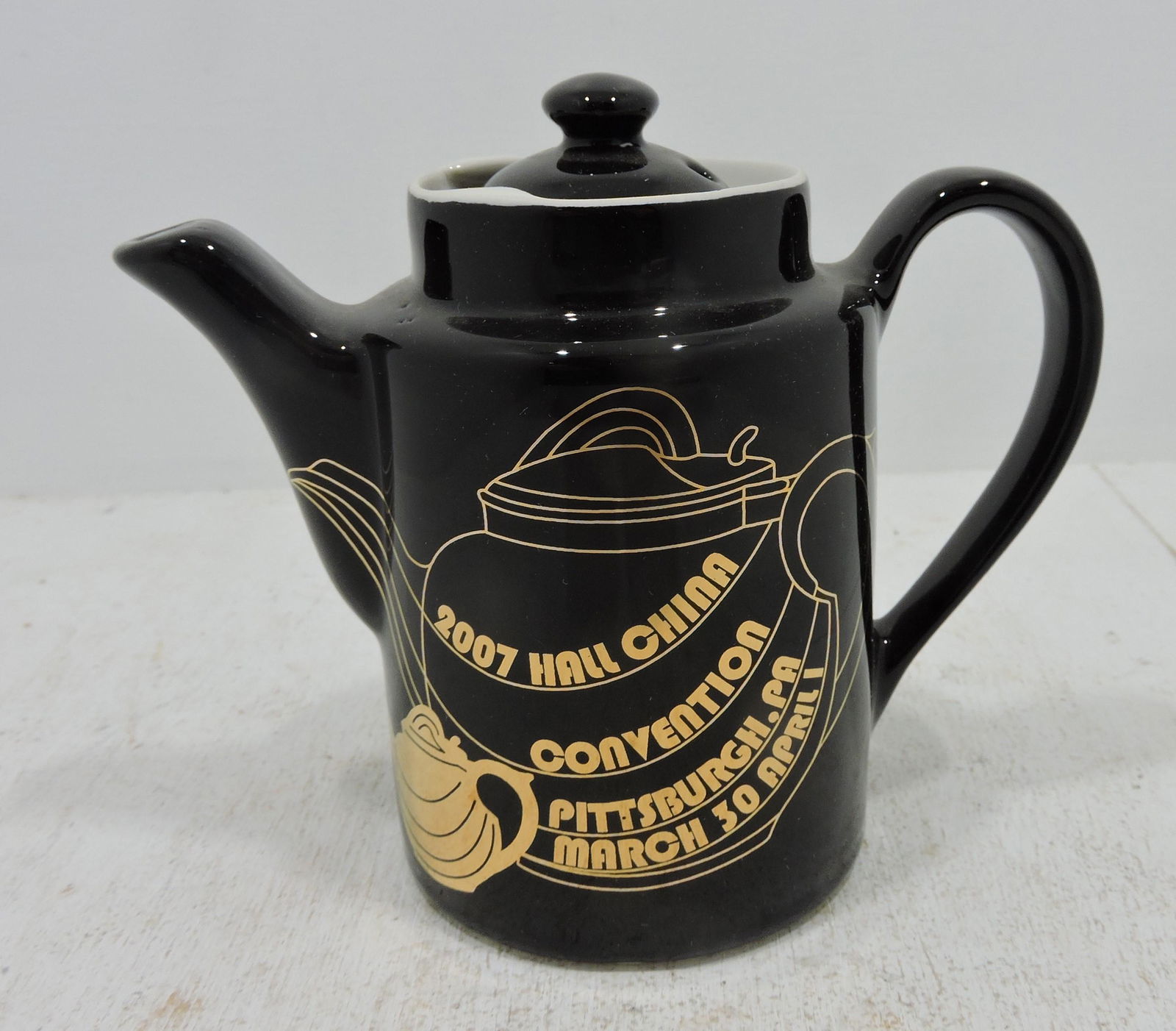 Hall China teapot, 2007 Hall China Convention (1 of 1)