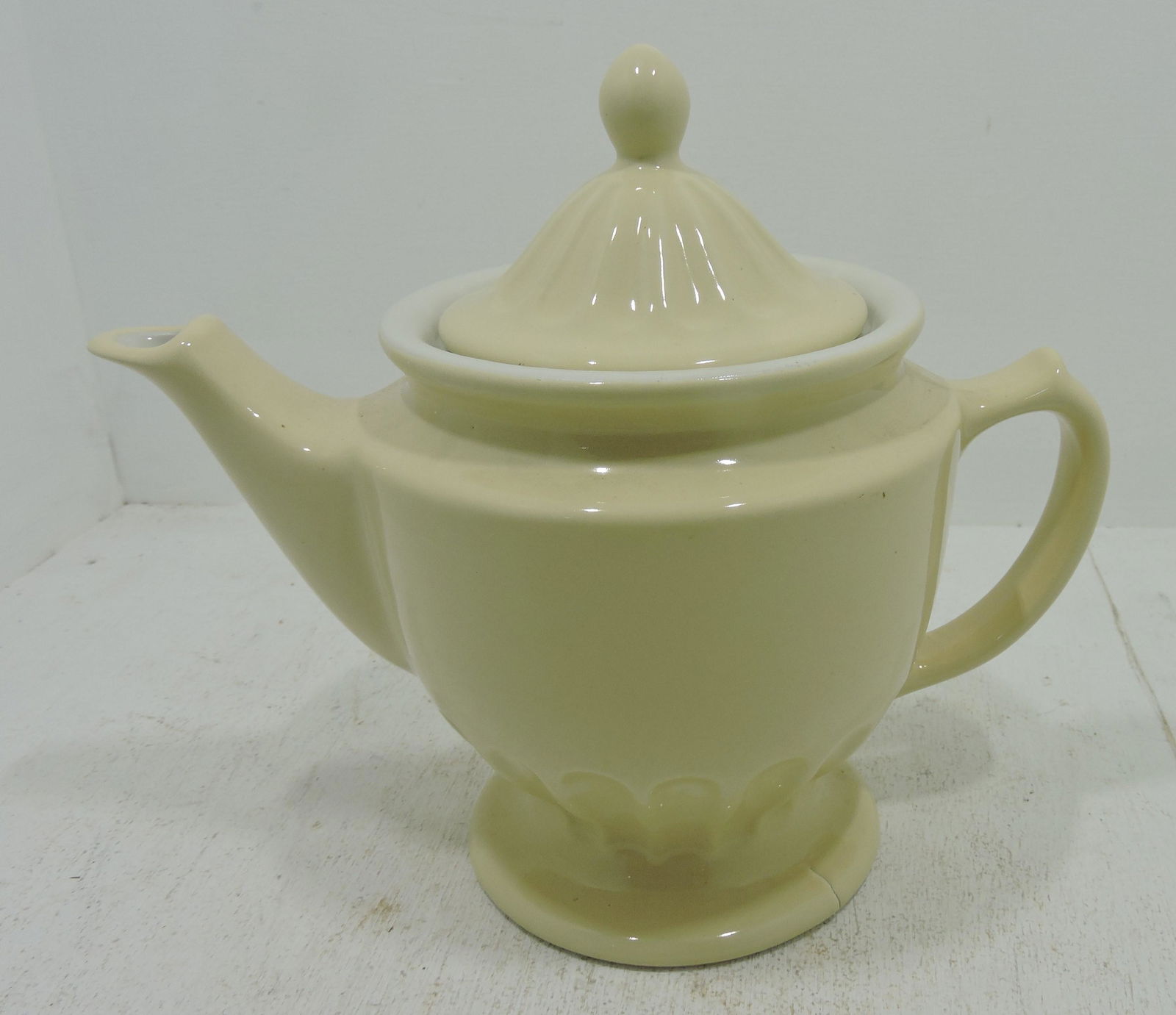 Hall China Centennial teapot, factory firing (1 of 1)