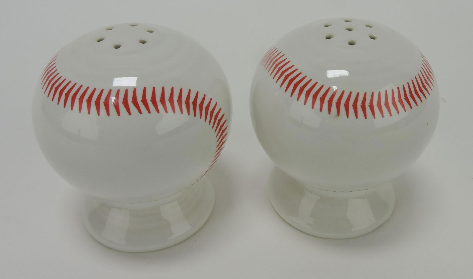Fiesta Post 86 'Baseball' pair of shakers (1 of 1)