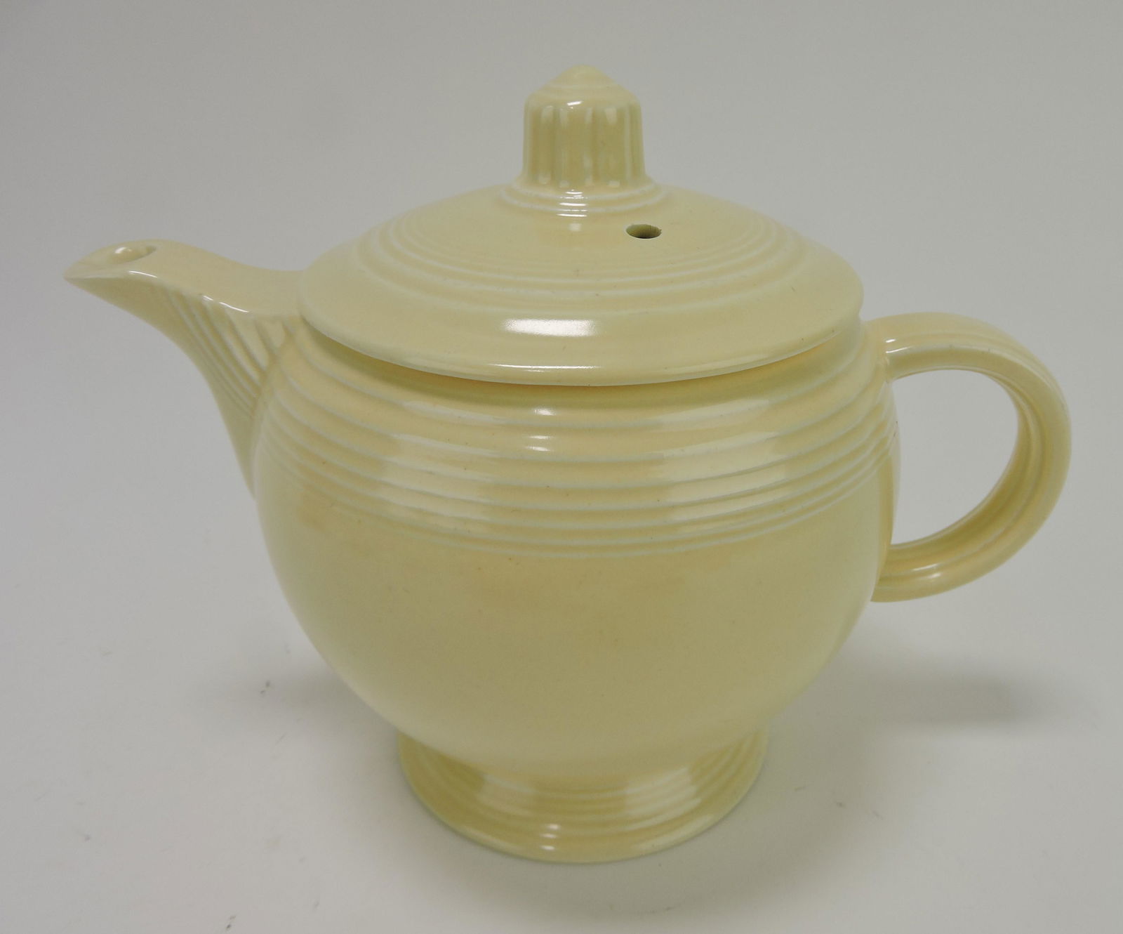 Fiesta medium teapot, ivory, rim (1 of 1)