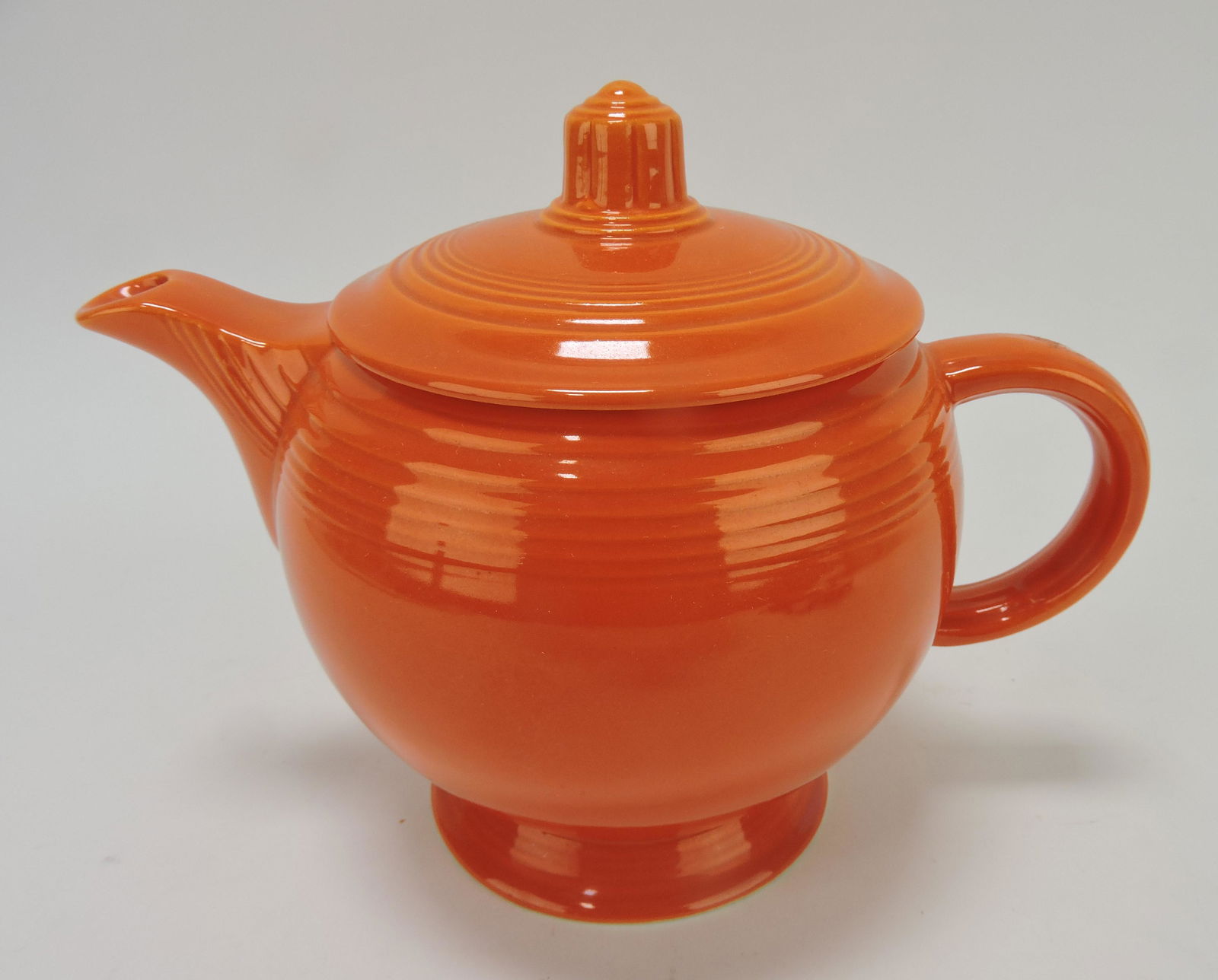 Fiesta medium teapot, red (1 of 1)