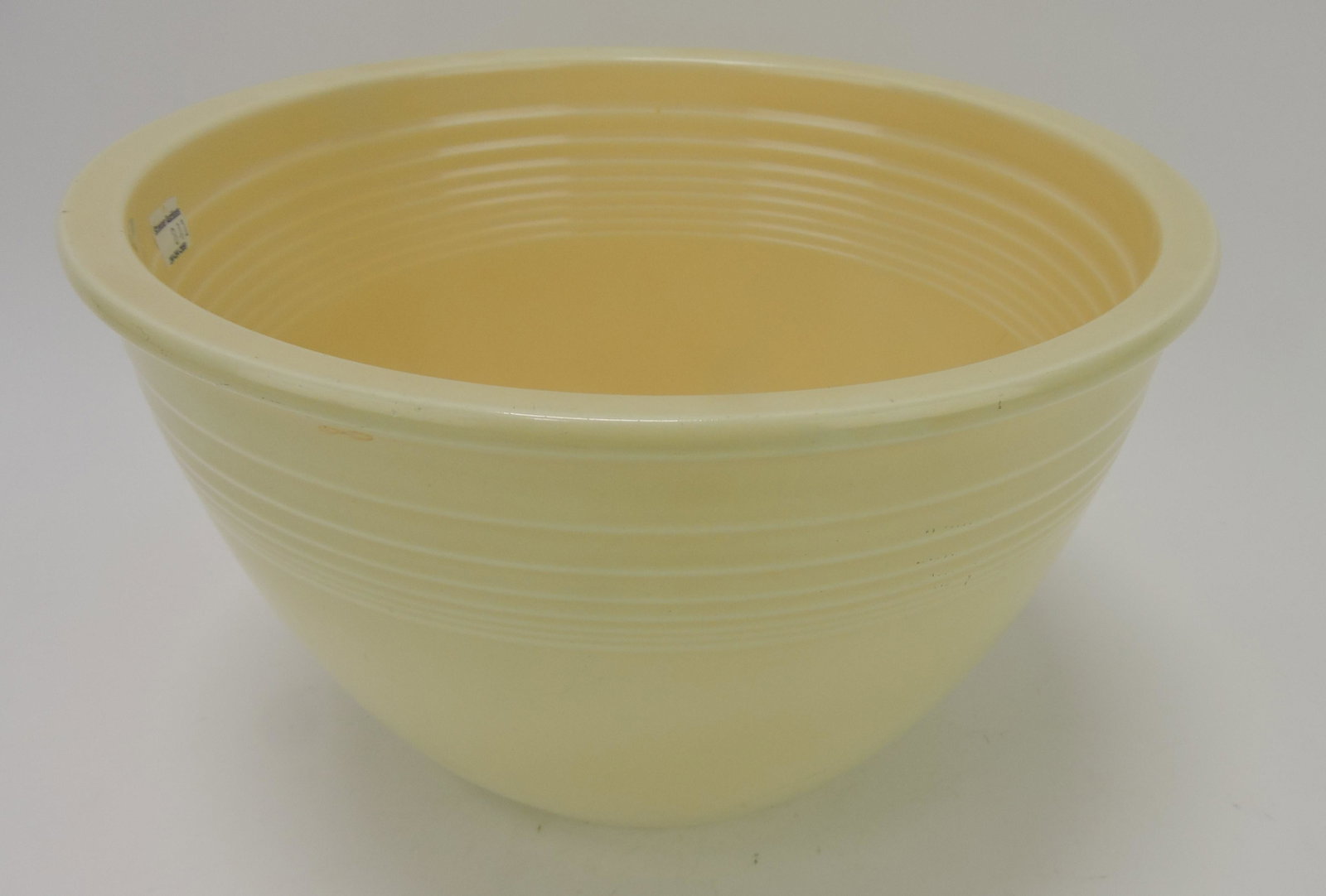 Fiesta #6 mixing bowl, ivory, inside: rings