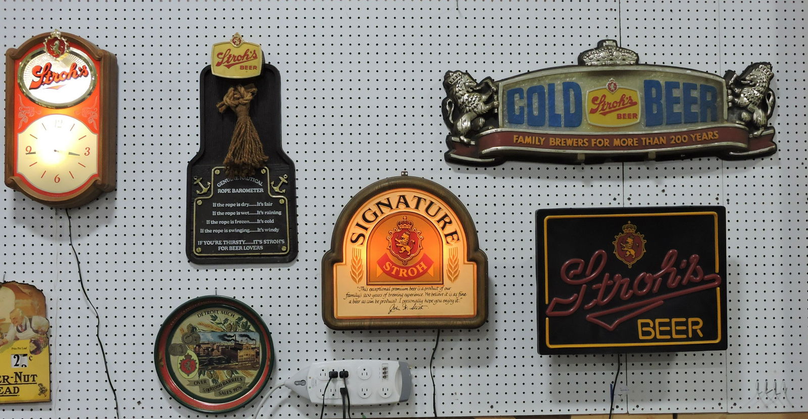 Stroh Beer lot of 5 signs and one tray (1 of 1)