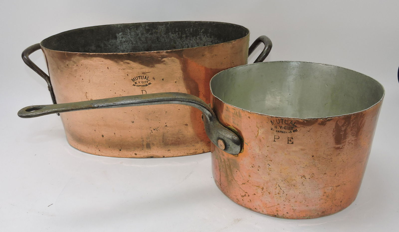 Lot of 2 Early American copper pans: (1 of 3)