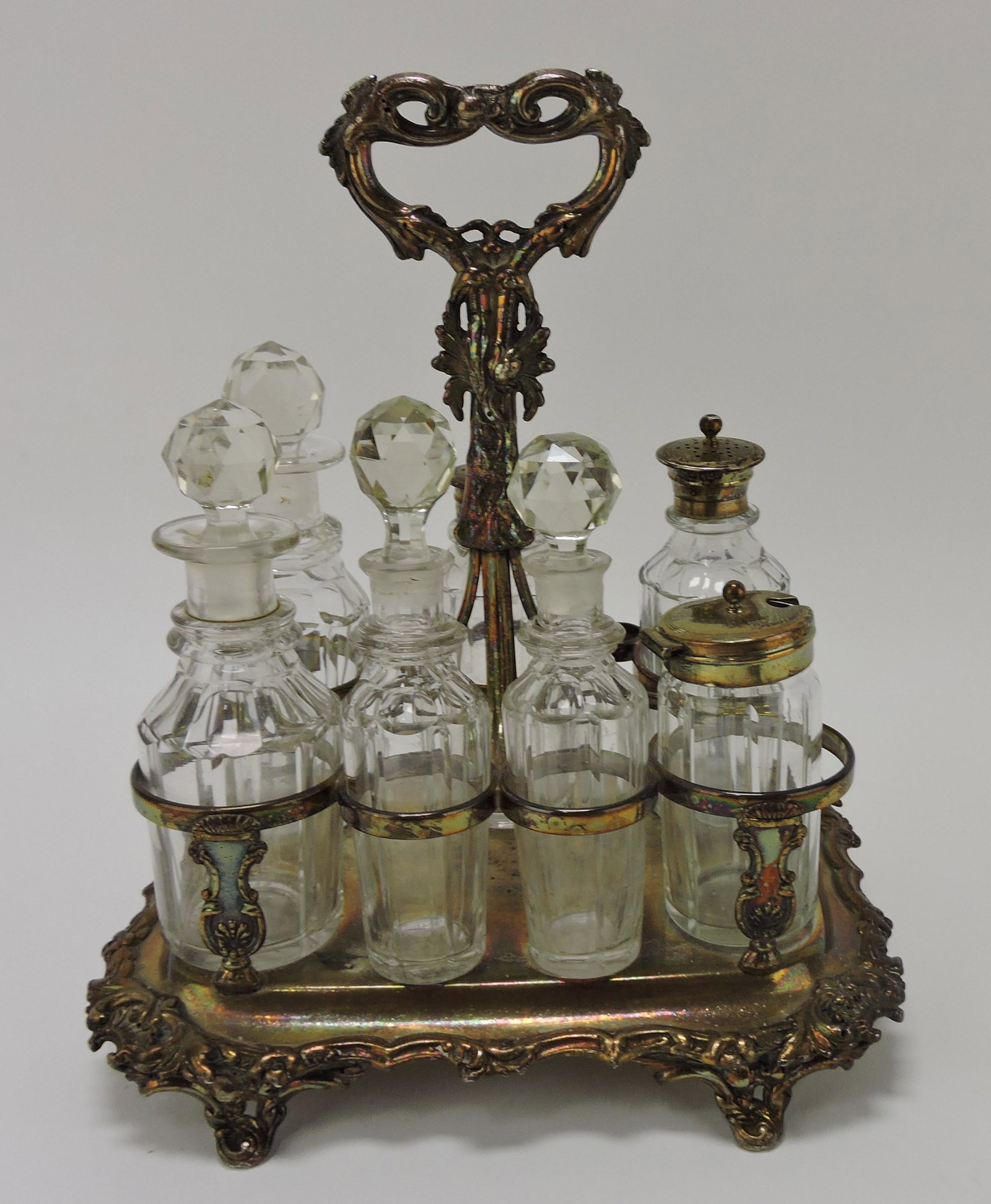 Castor set with 7 bottles in silverplate: frame