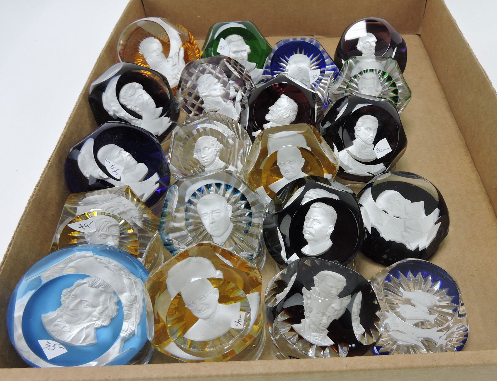 Baccarat lot of 20 portrait sulphide: paperweights