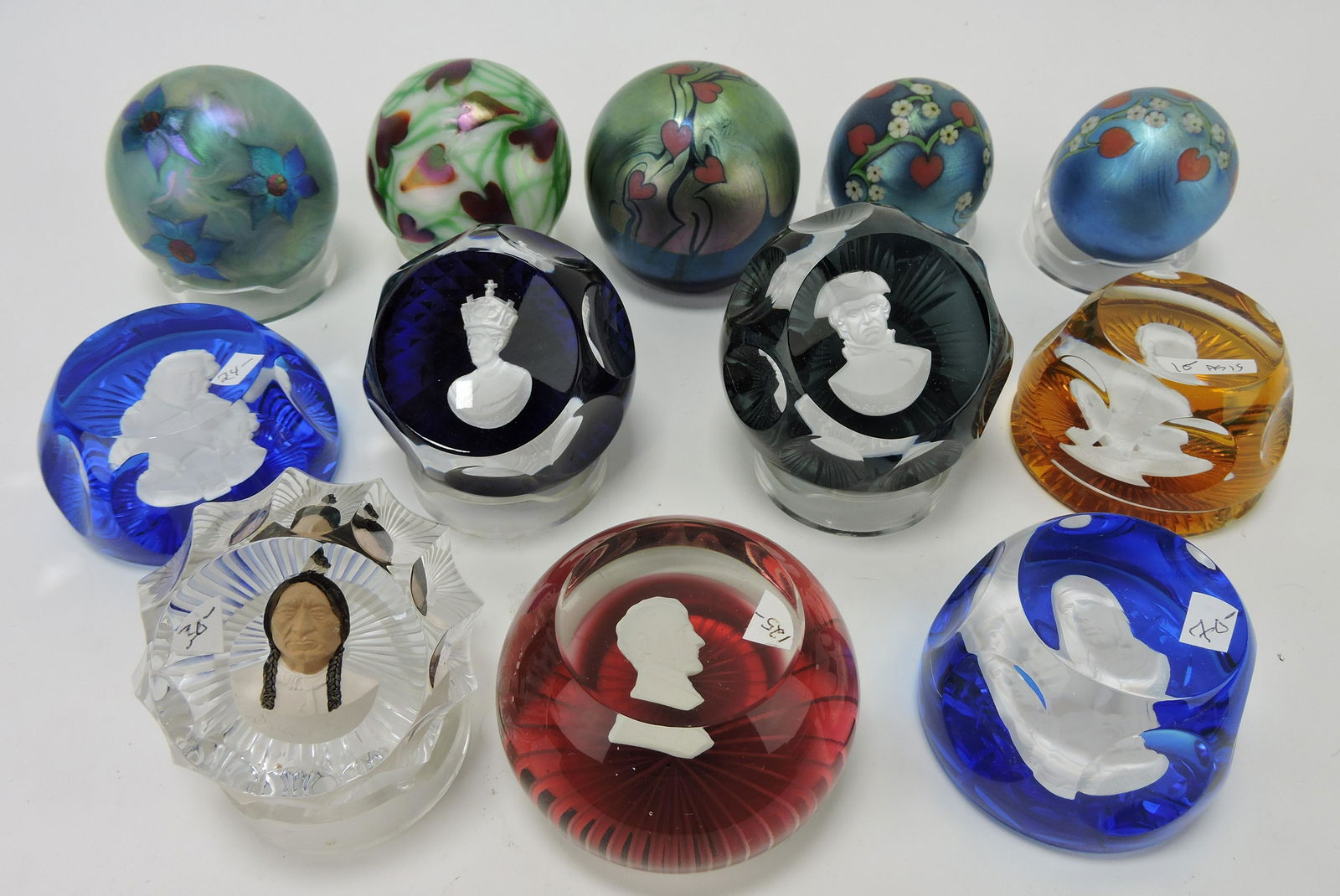Lot Of 12 Paperweights Orient & Flume, Auction