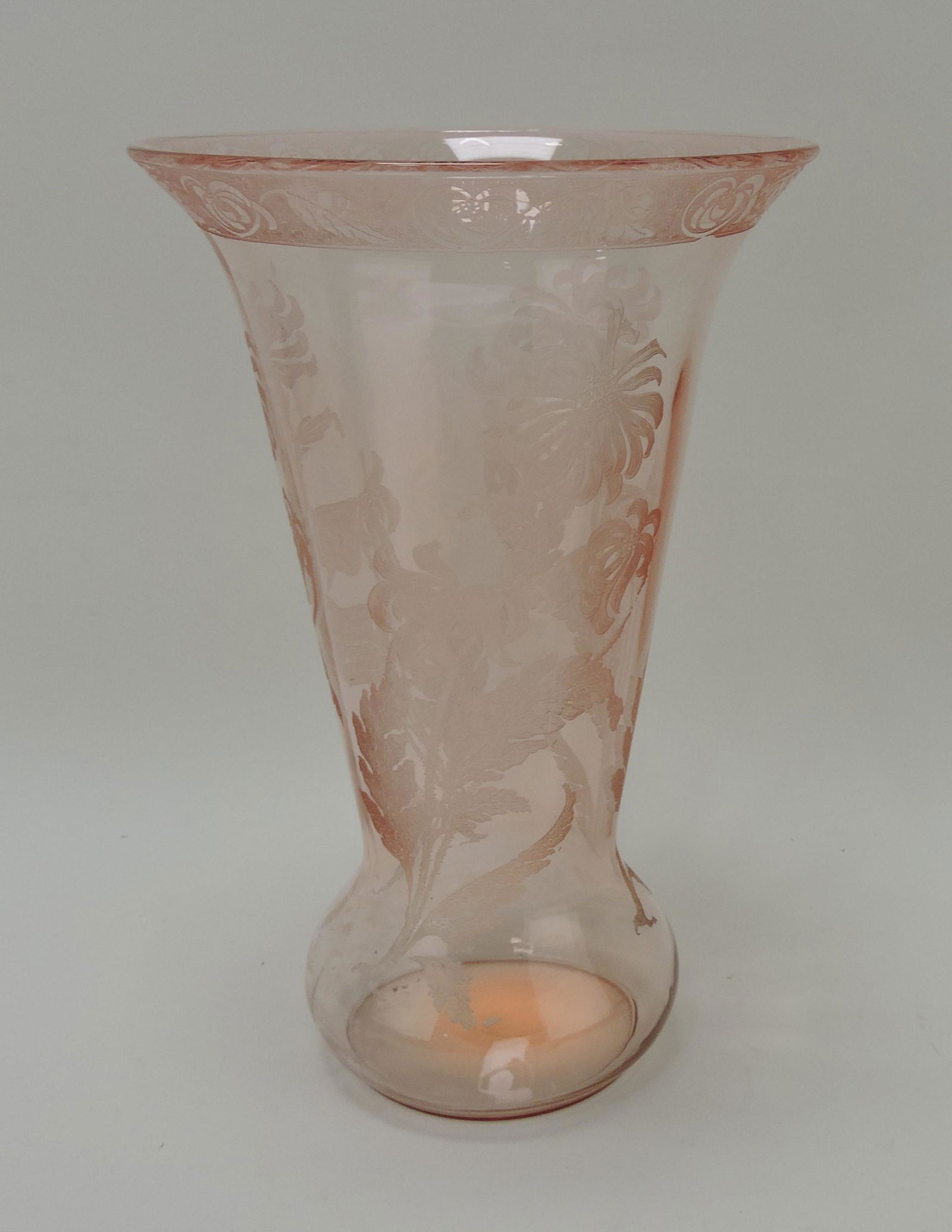 Elegant pink glass vase with etched (1 of 1)