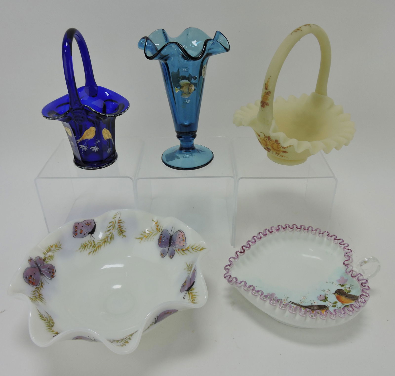 Fenton lot of 5 pieces: .