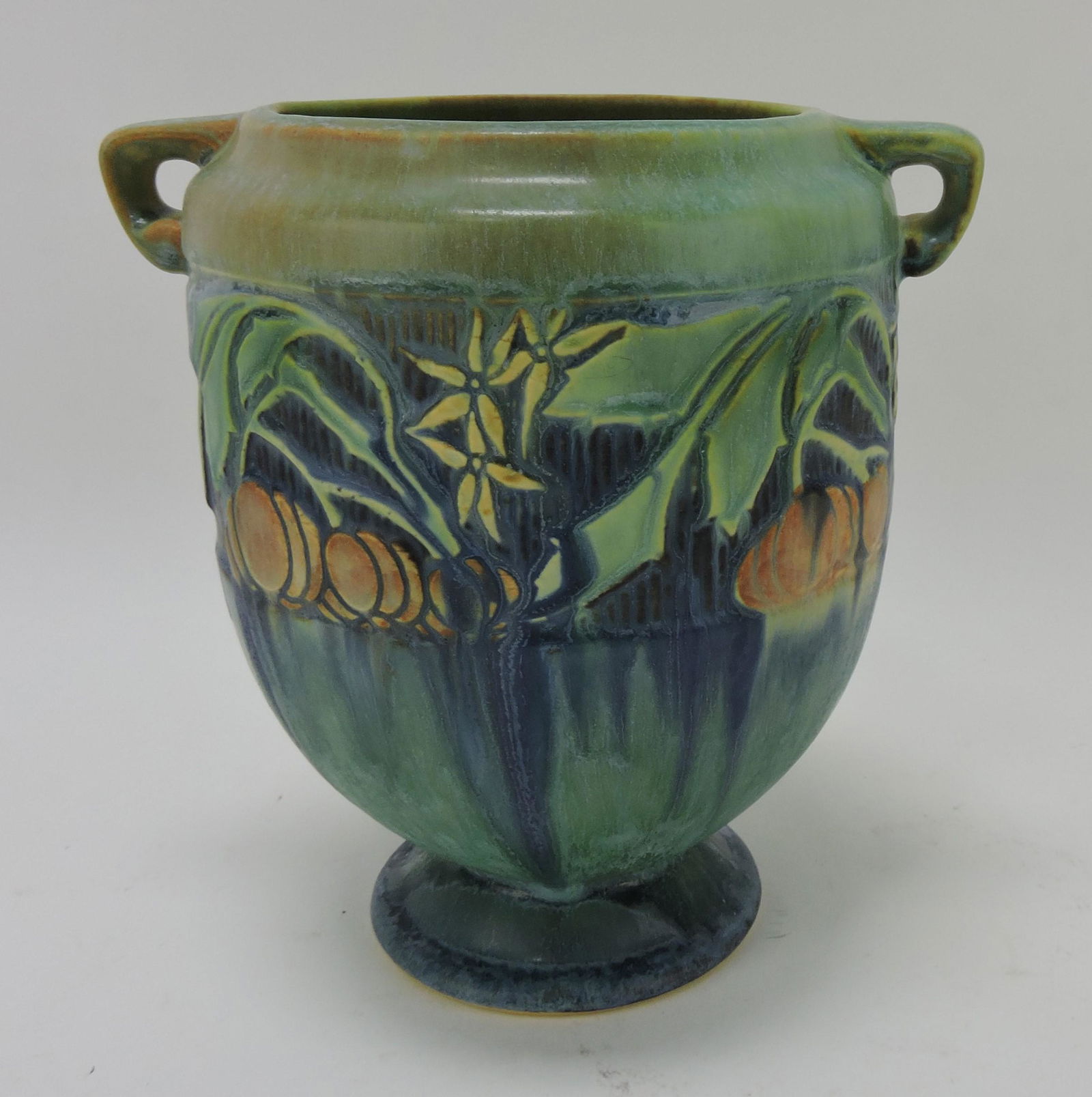 Roseville green Baneda 7 1/2" vase (1 of 1)