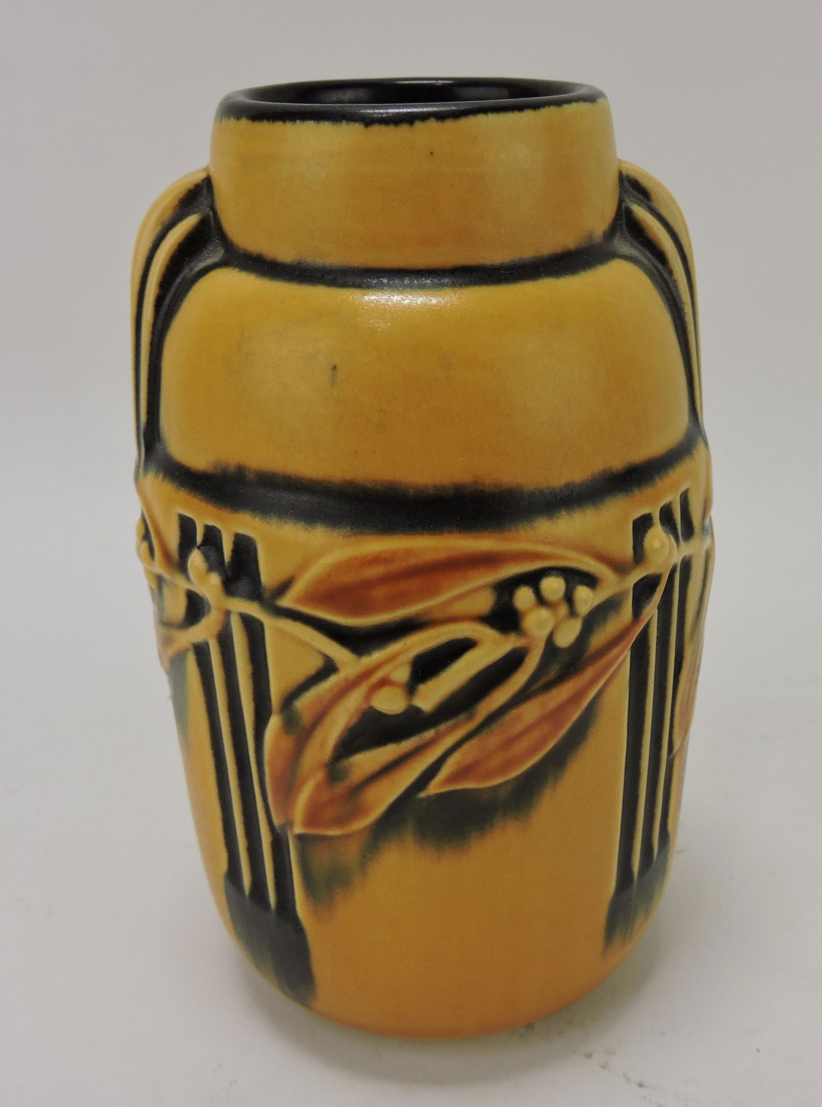 Roseville laurel 6" vase (1 of 1)