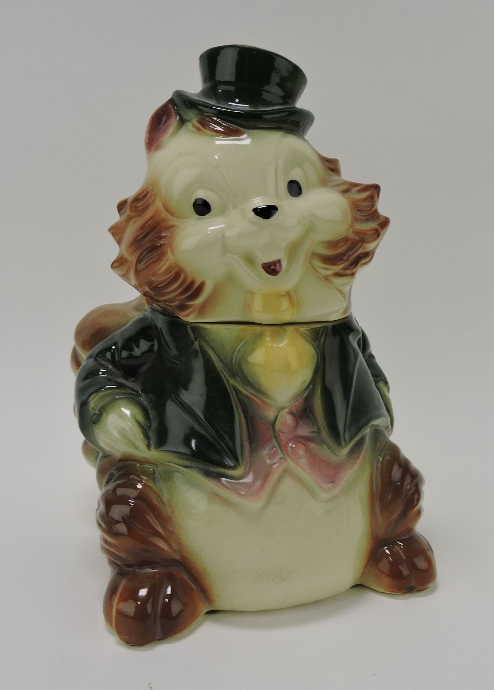 Brush squirrel with top hat cookie (1 of 1)