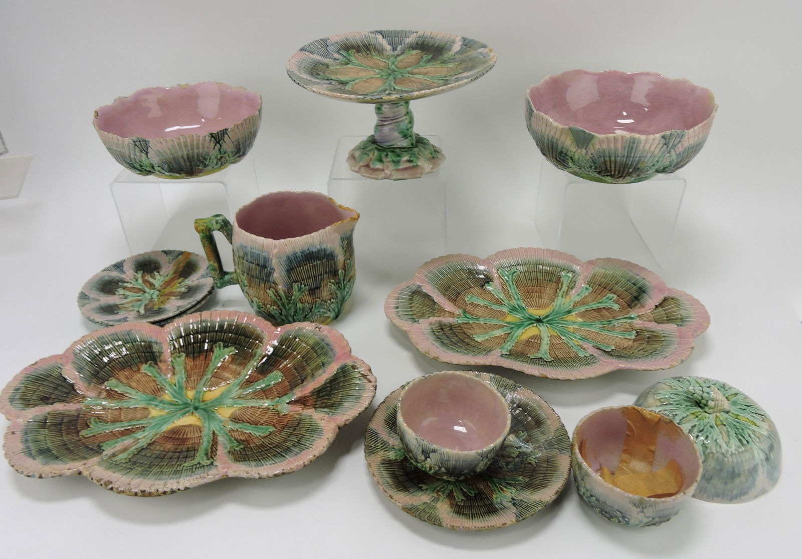 Etruscan majolica shell and seaweed (1 of 1)