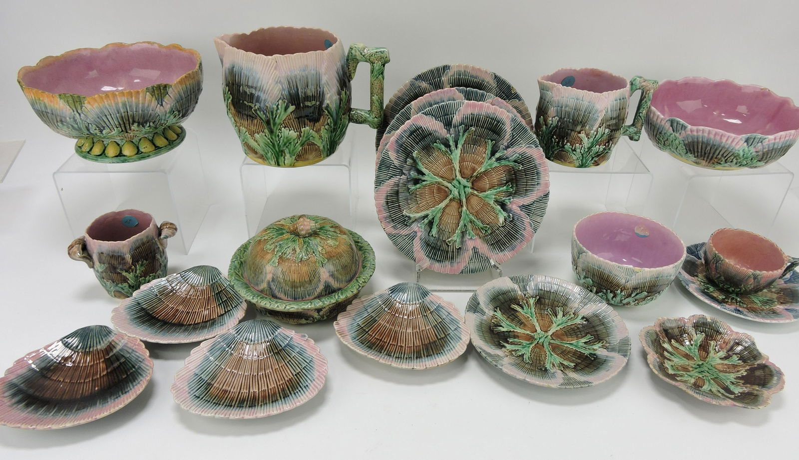 Etruscan majolica shell and seaweed (1 of 1)