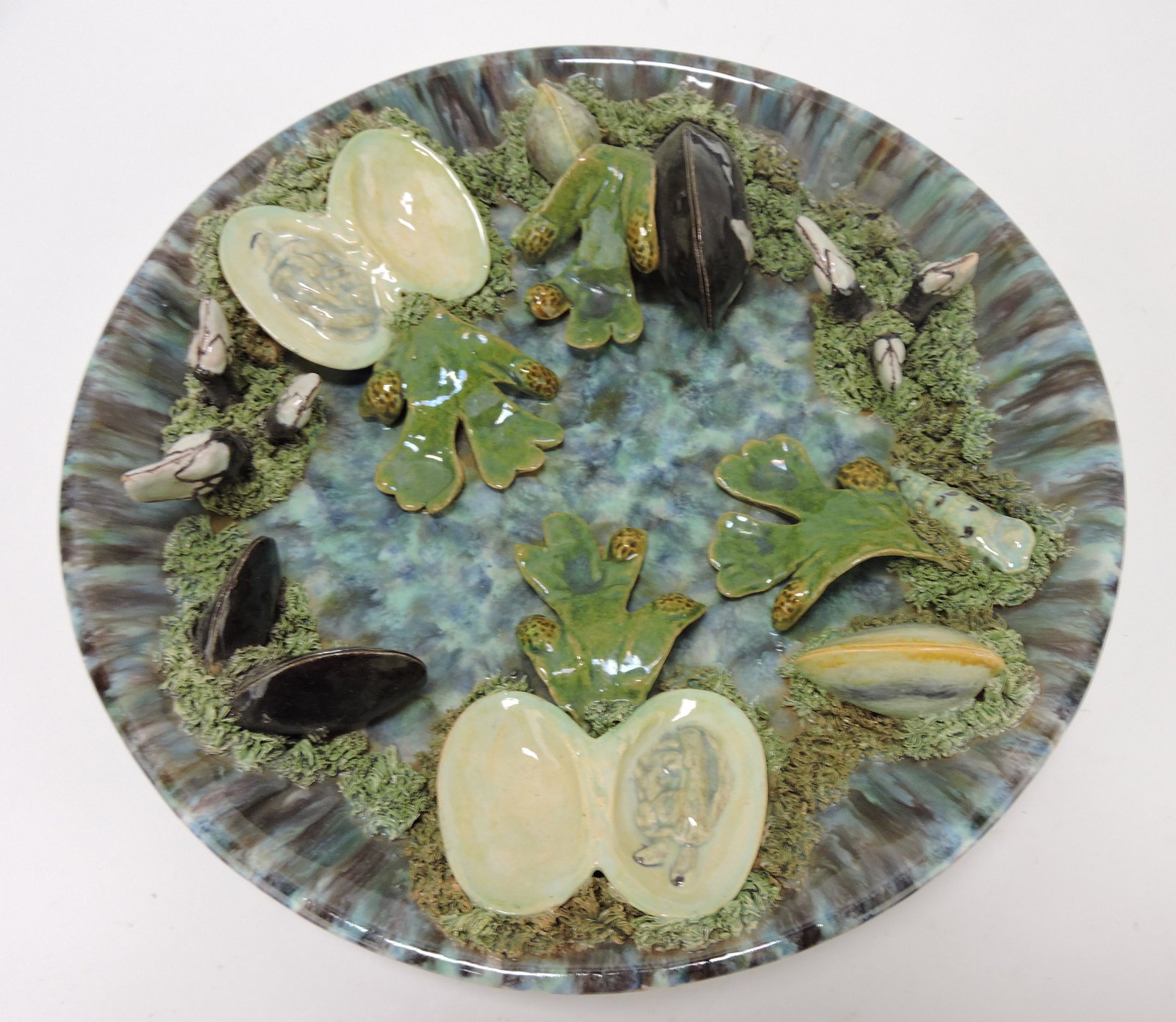 Portugal Palissy round plaque with (1 of 2)