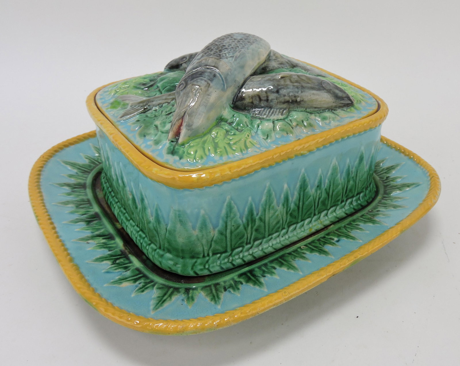 George Jones majolica acanthus: leaf sardine box and stand, professional lid repair