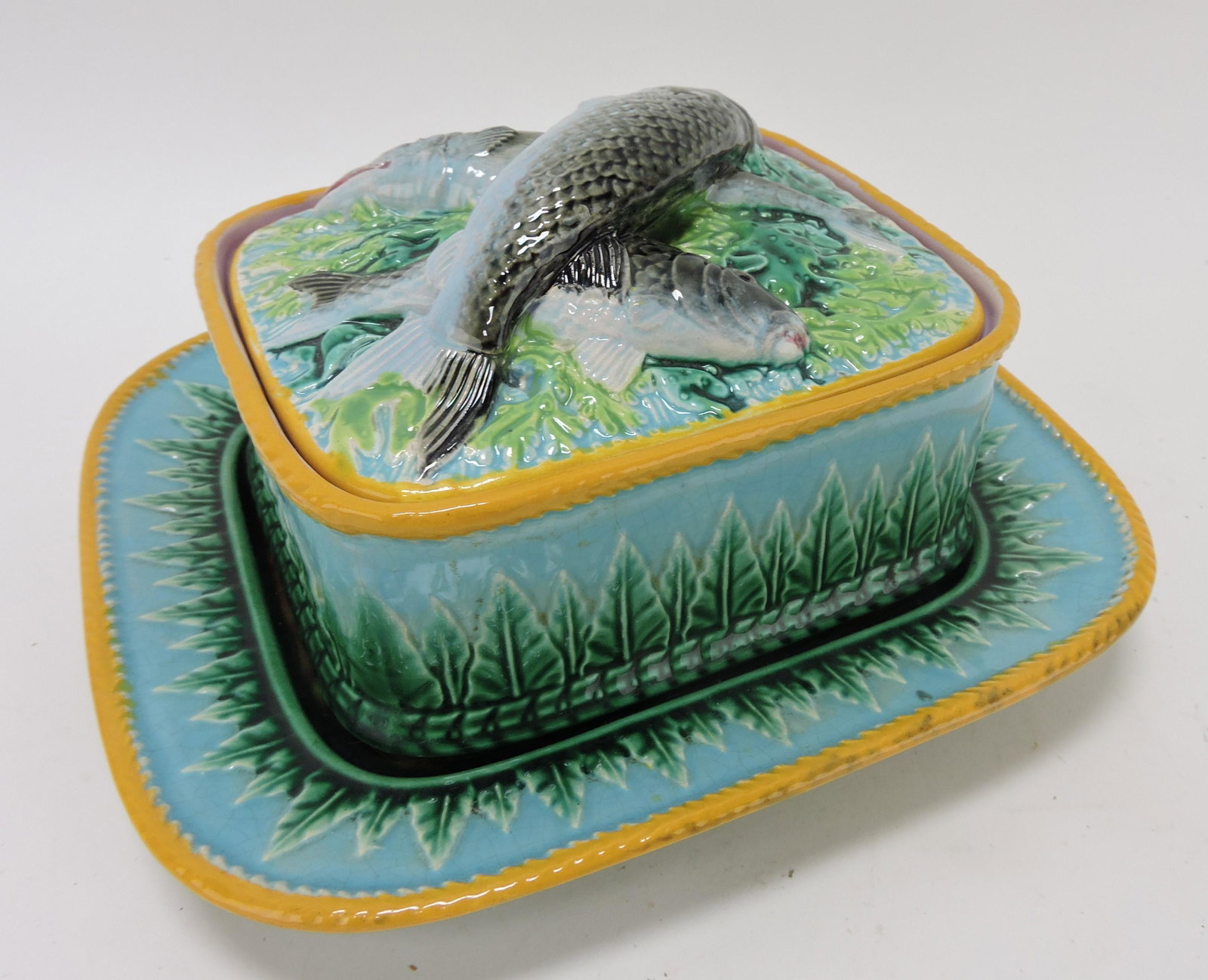 George Jones majolica acanthus: leaf sardine box and stand