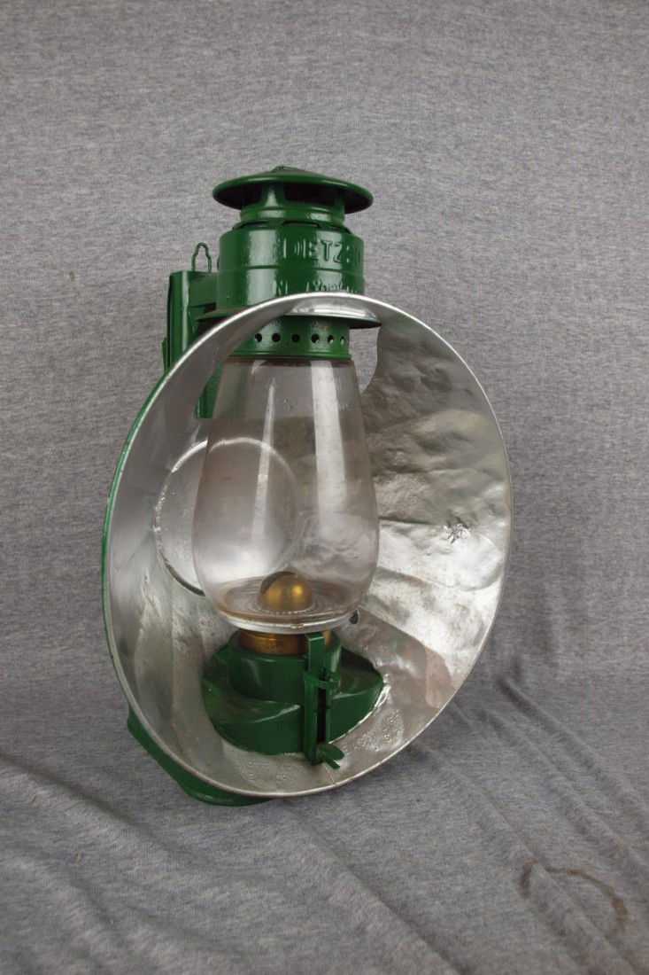 Dietz No. 30 Beacon light, repainted: Dietz No. 30 Beacon light, repainted