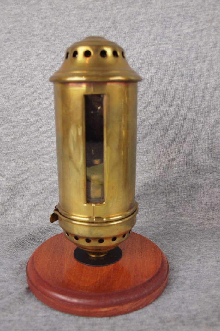 Brass mounted light "P & A Mfg Co" : Brass mounted light "P & A Mfg Co"