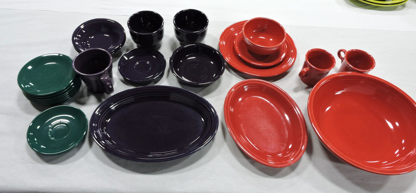 Fiesta Post 86 lot of 34 pieces,: scarlet, evergreen, plum