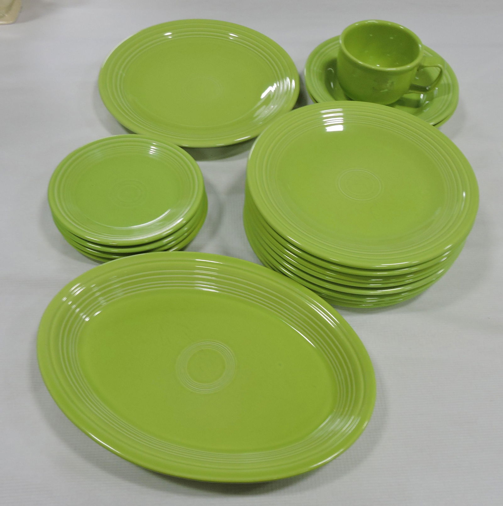 Fiesta Post 86 lot of 17 pieces,: chartreuse